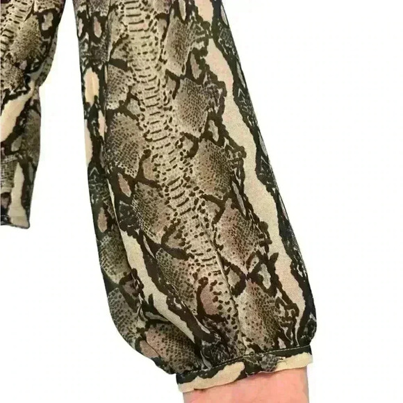 Revolve LPA Pinched Shoulder Snake Print Blouse Top Size M Python Long Sleeve - Picture 4 of 9